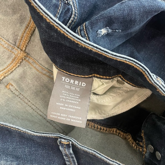 TORRID Jegging Skinny Super Soft High-Rise Deconstructed Jeans - Picture 9 of 12